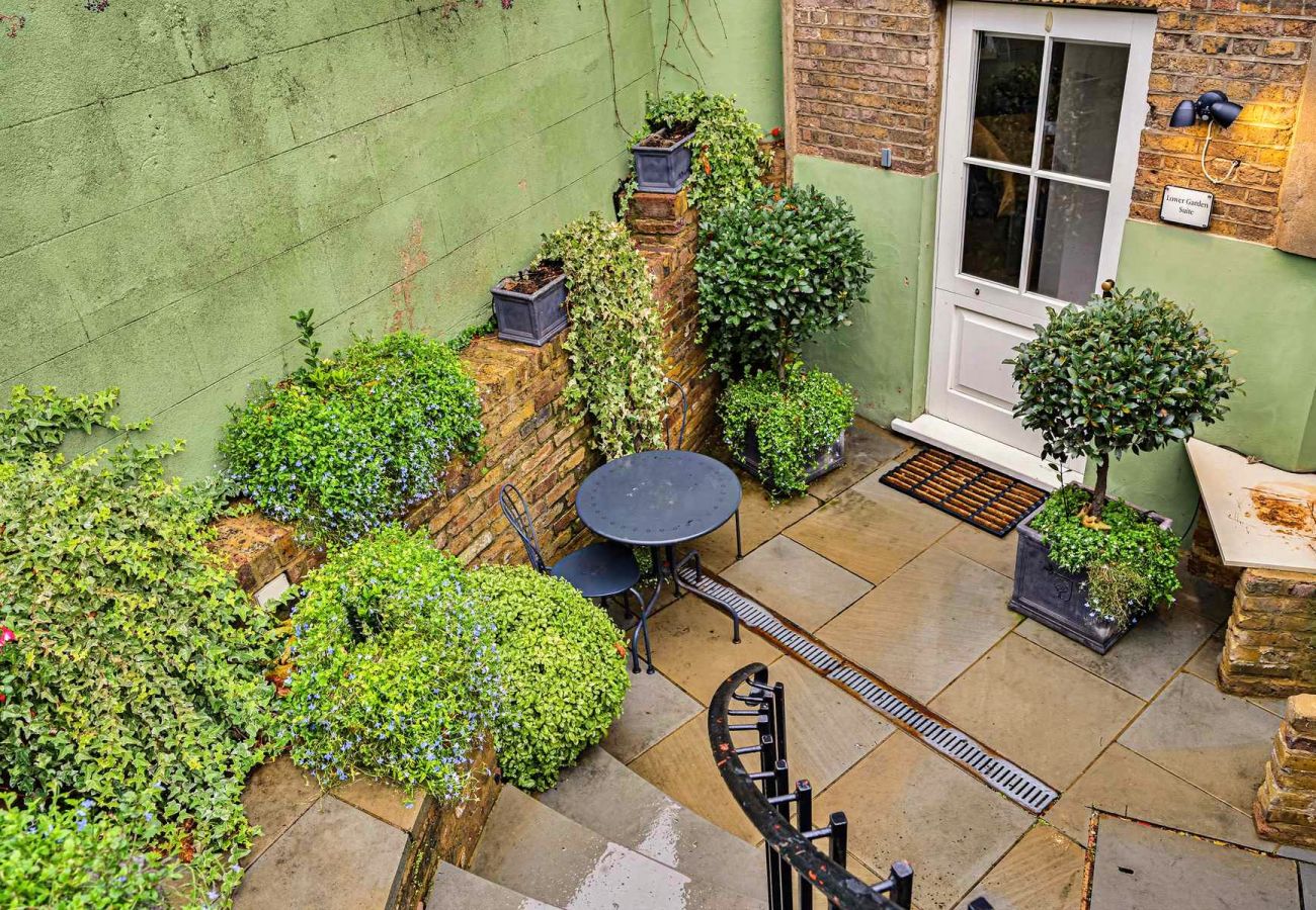 Apartment in East Molesey - Craven House, Lower Garden