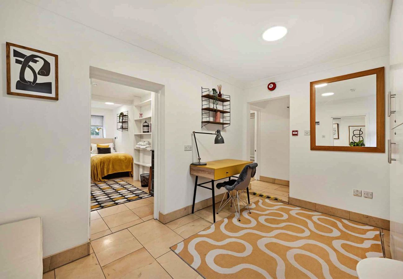 Apartment in East Molesey - Craven House, Lower Garden