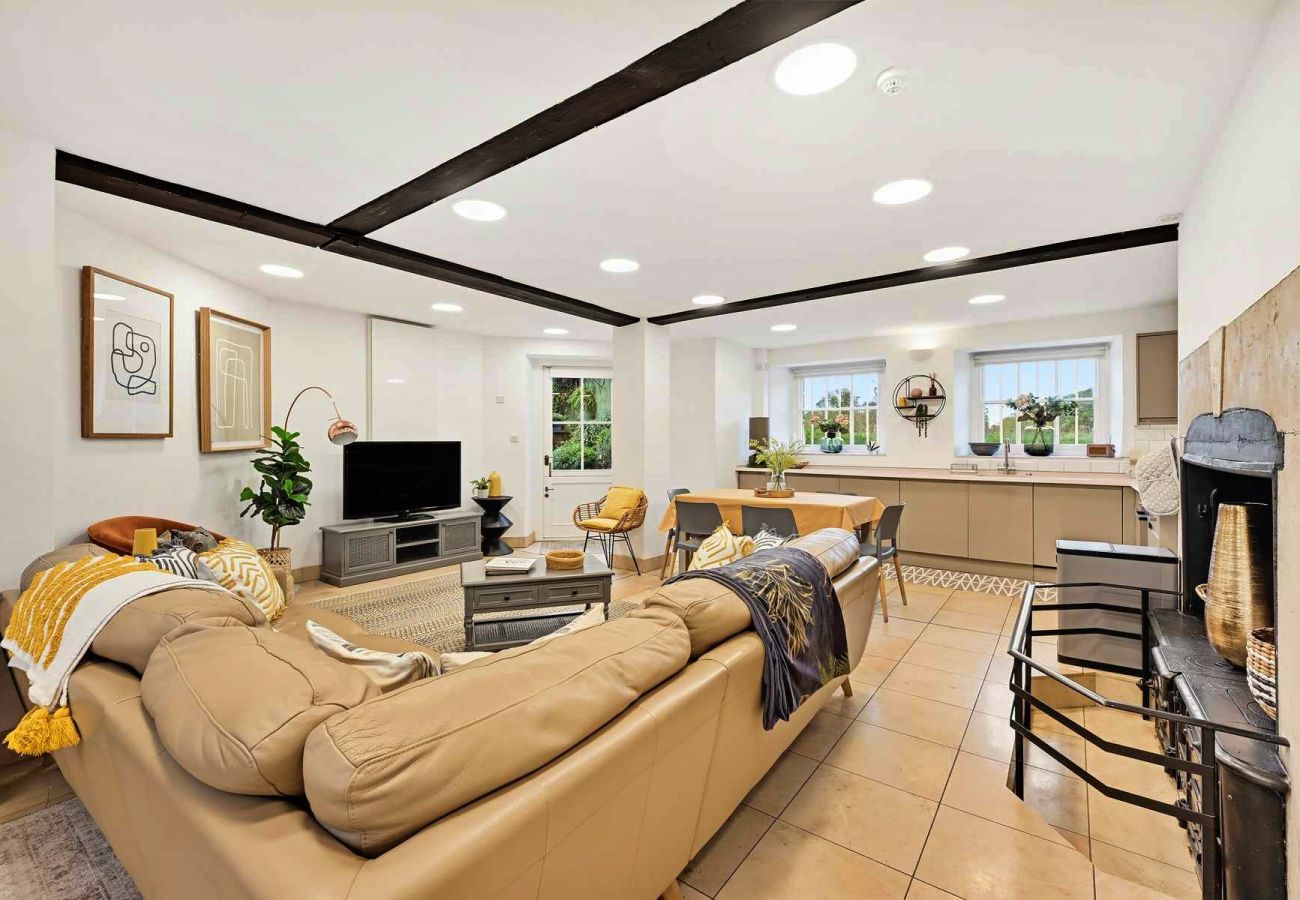 Apartment in East Molesey - Craven House, Lower Garden