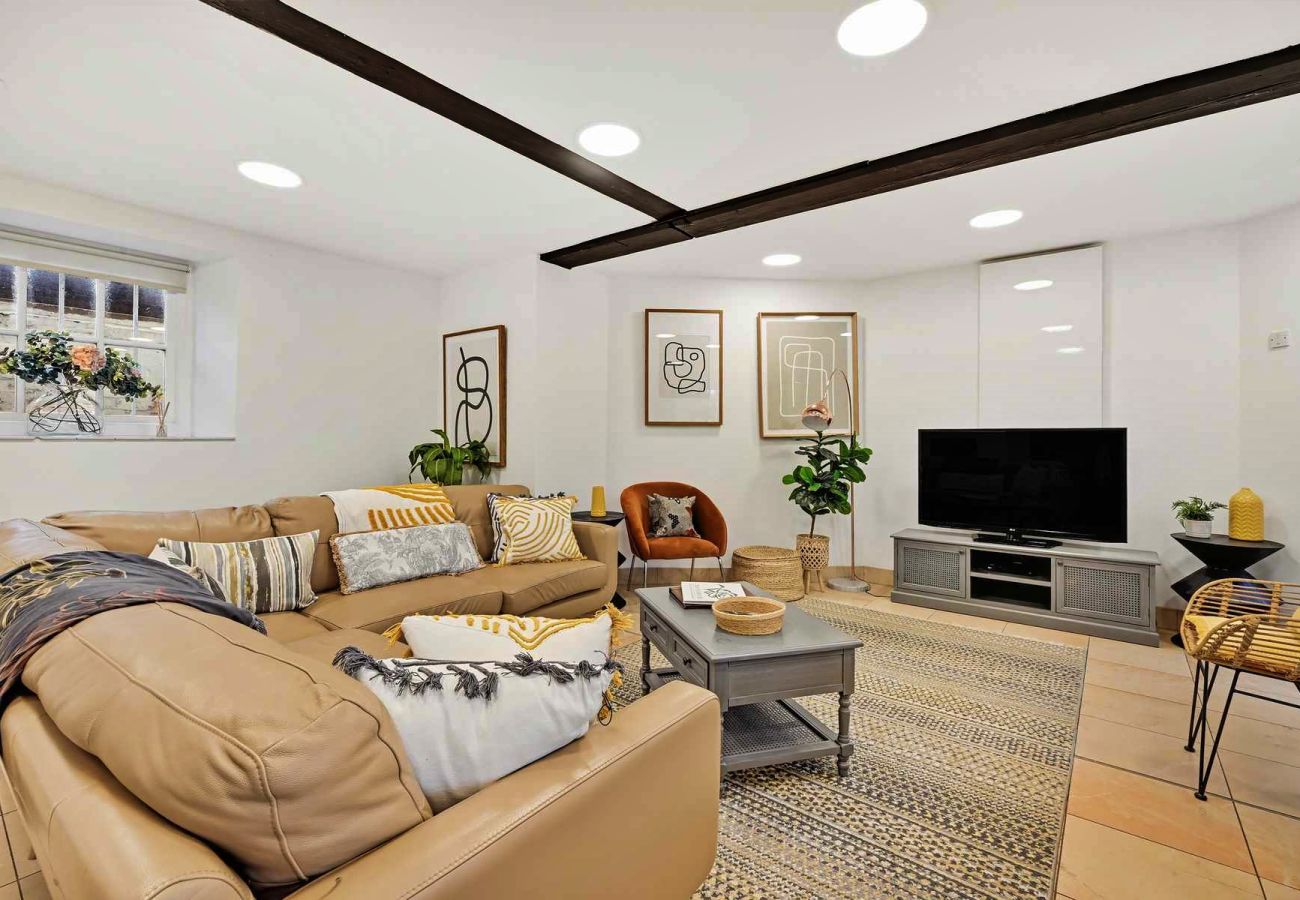 Apartment in East Molesey - Craven House, Lower Garden