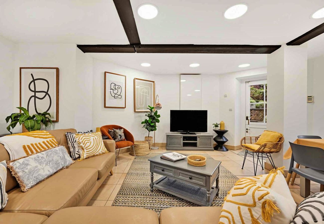 Apartment in East Molesey - Craven House, Lower Garden