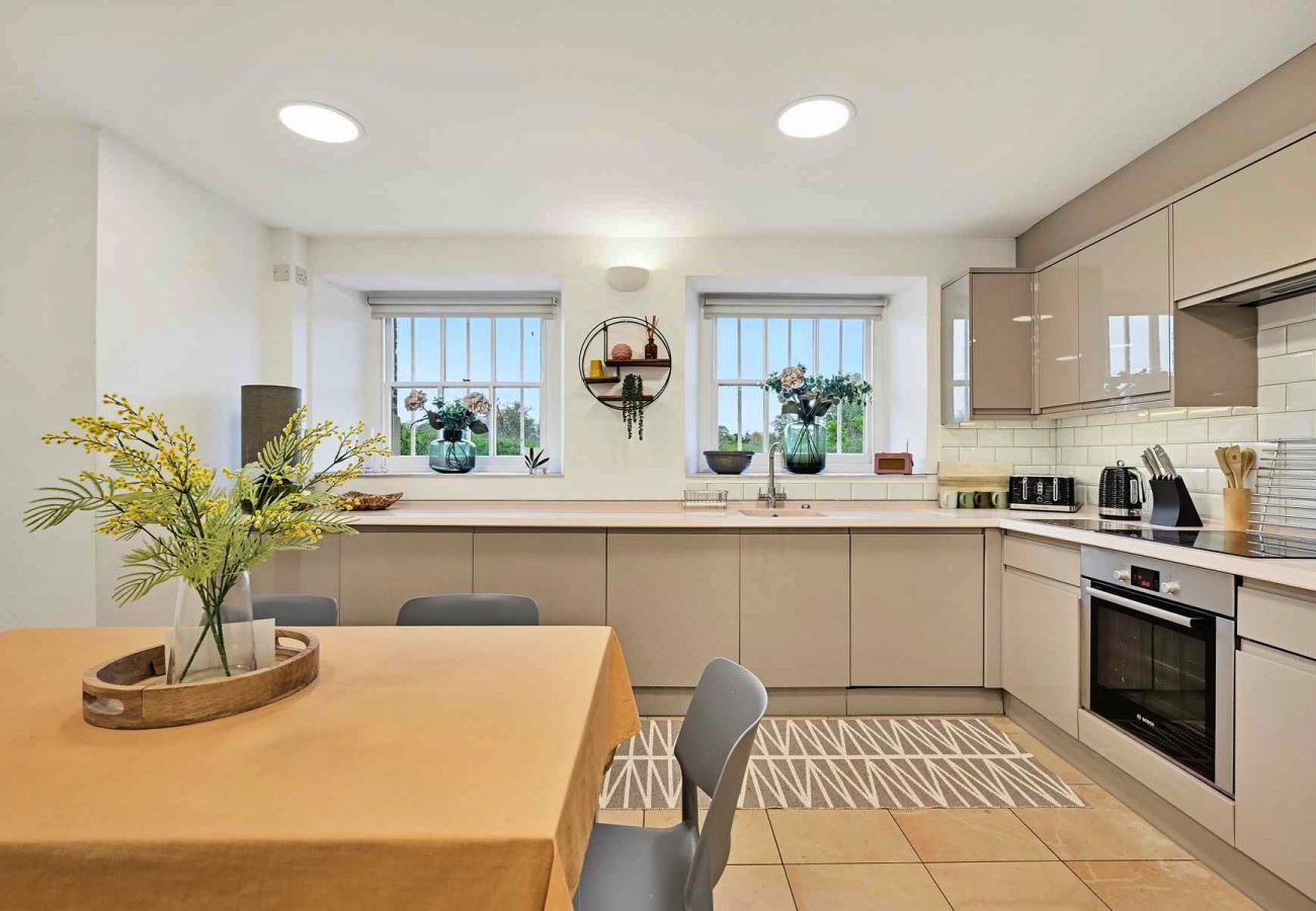 Apartment in East Molesey - Craven House, Lower Garden