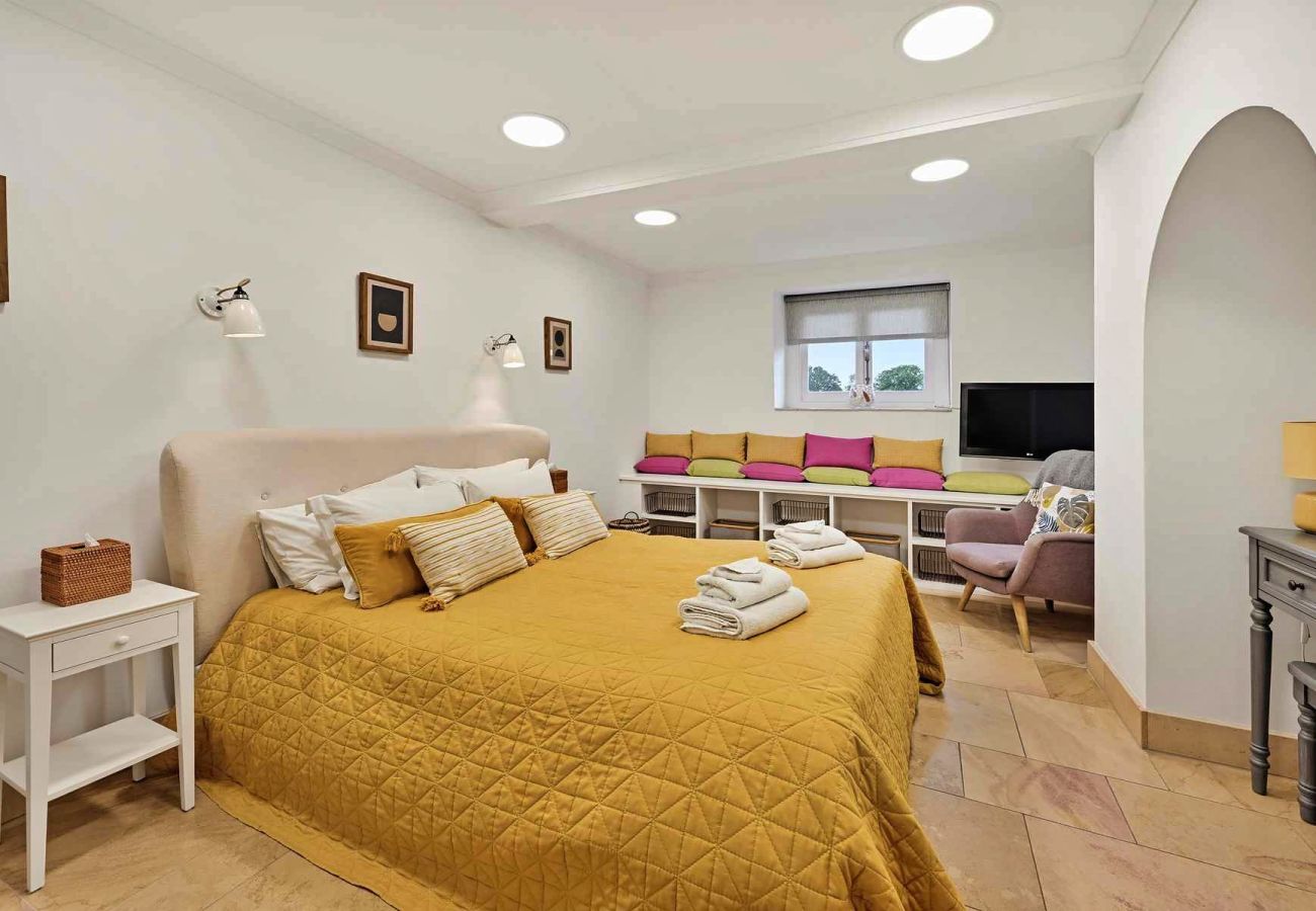 Apartment in East Molesey - Craven House, Lower Garden