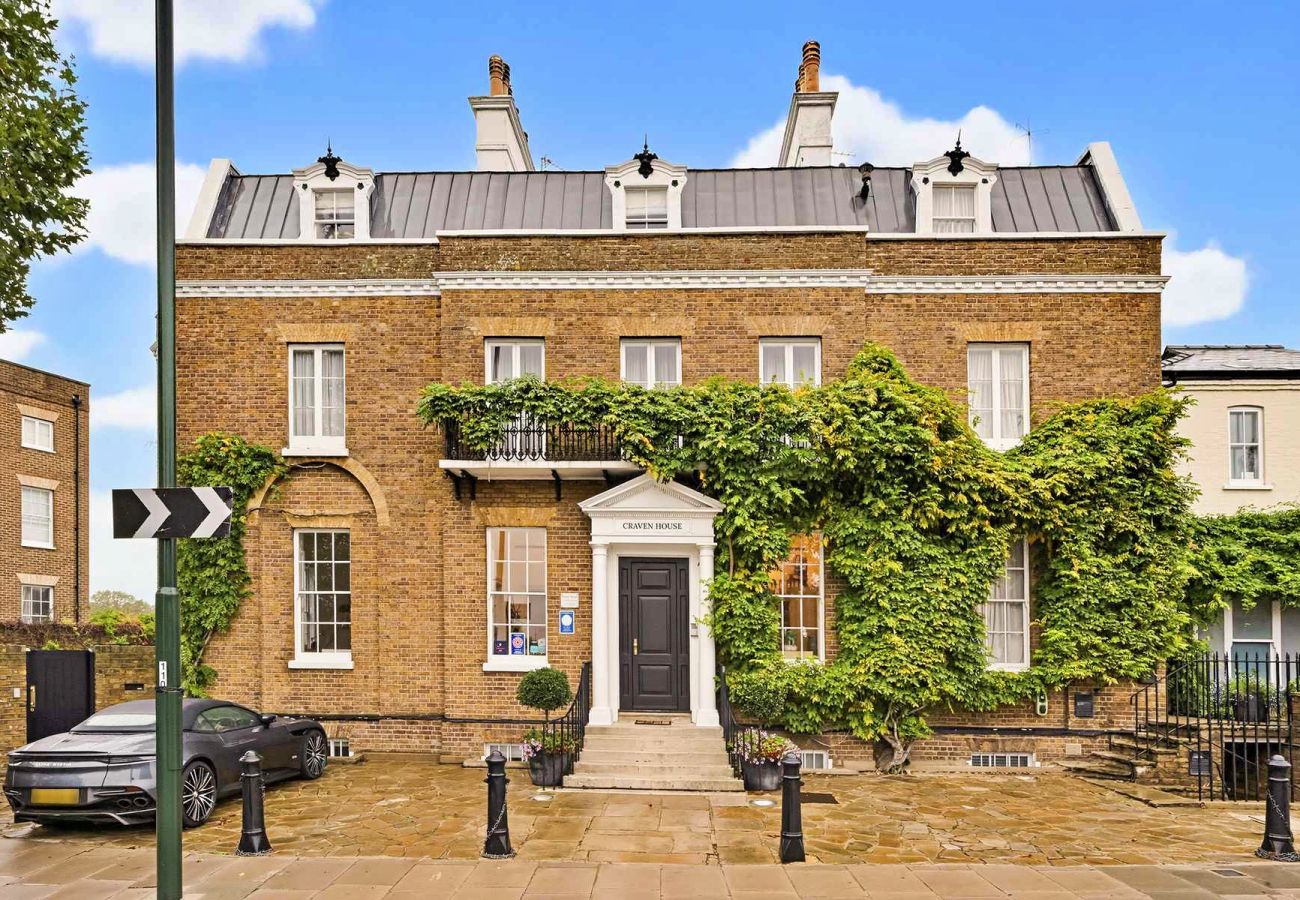 Apartment in East Molesey - Craven House, Lower Garden