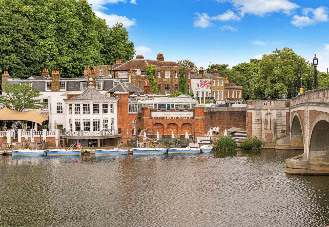 Apartment in East Molesey - Craven House, Park Suite