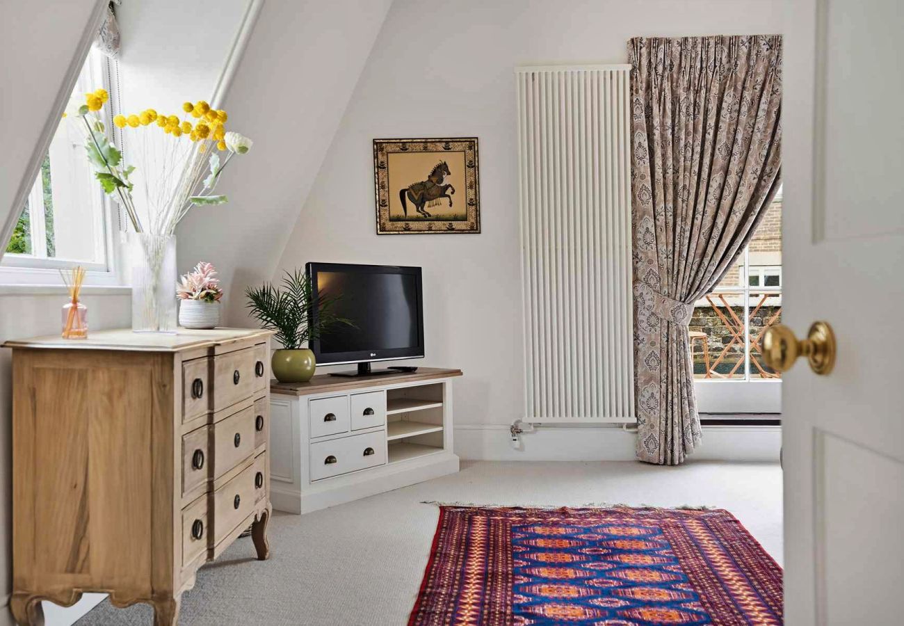 Apartment in East Molesey - Craven House, Park Suite